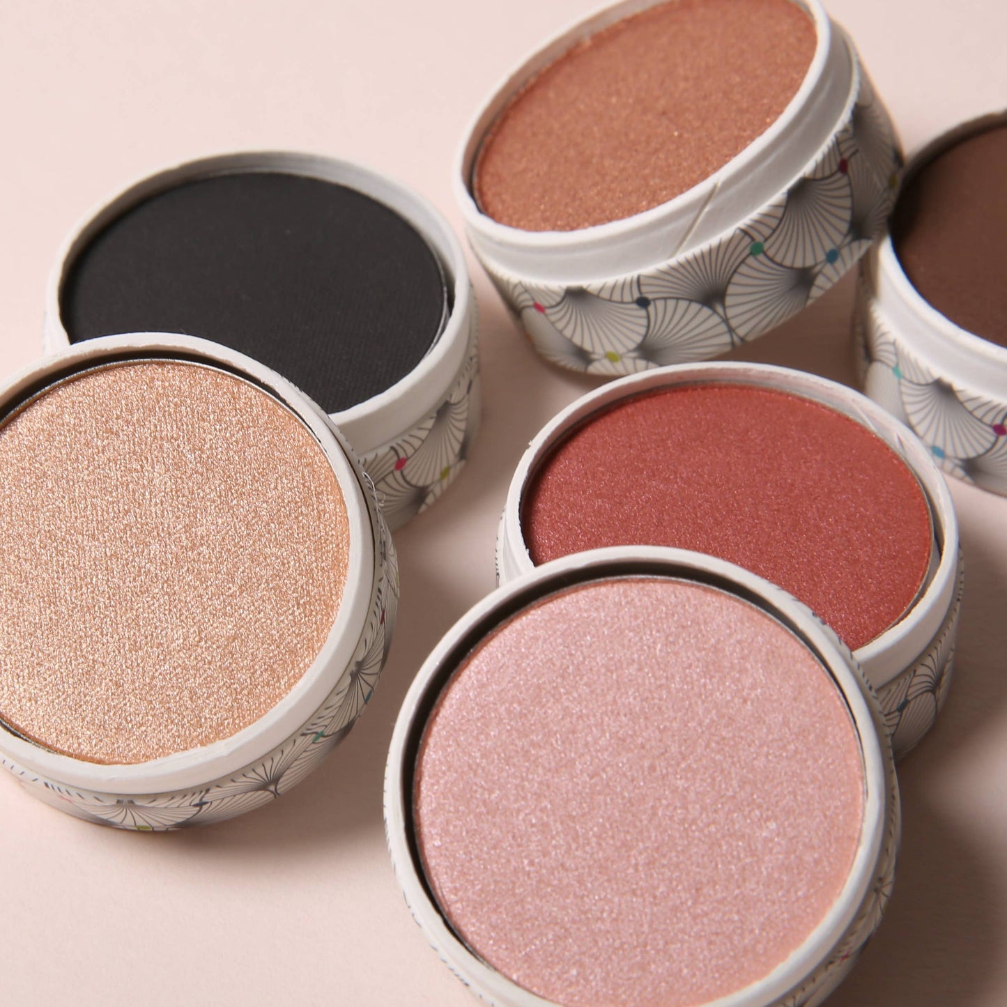 Mono eyeshadow: Mat Brown
