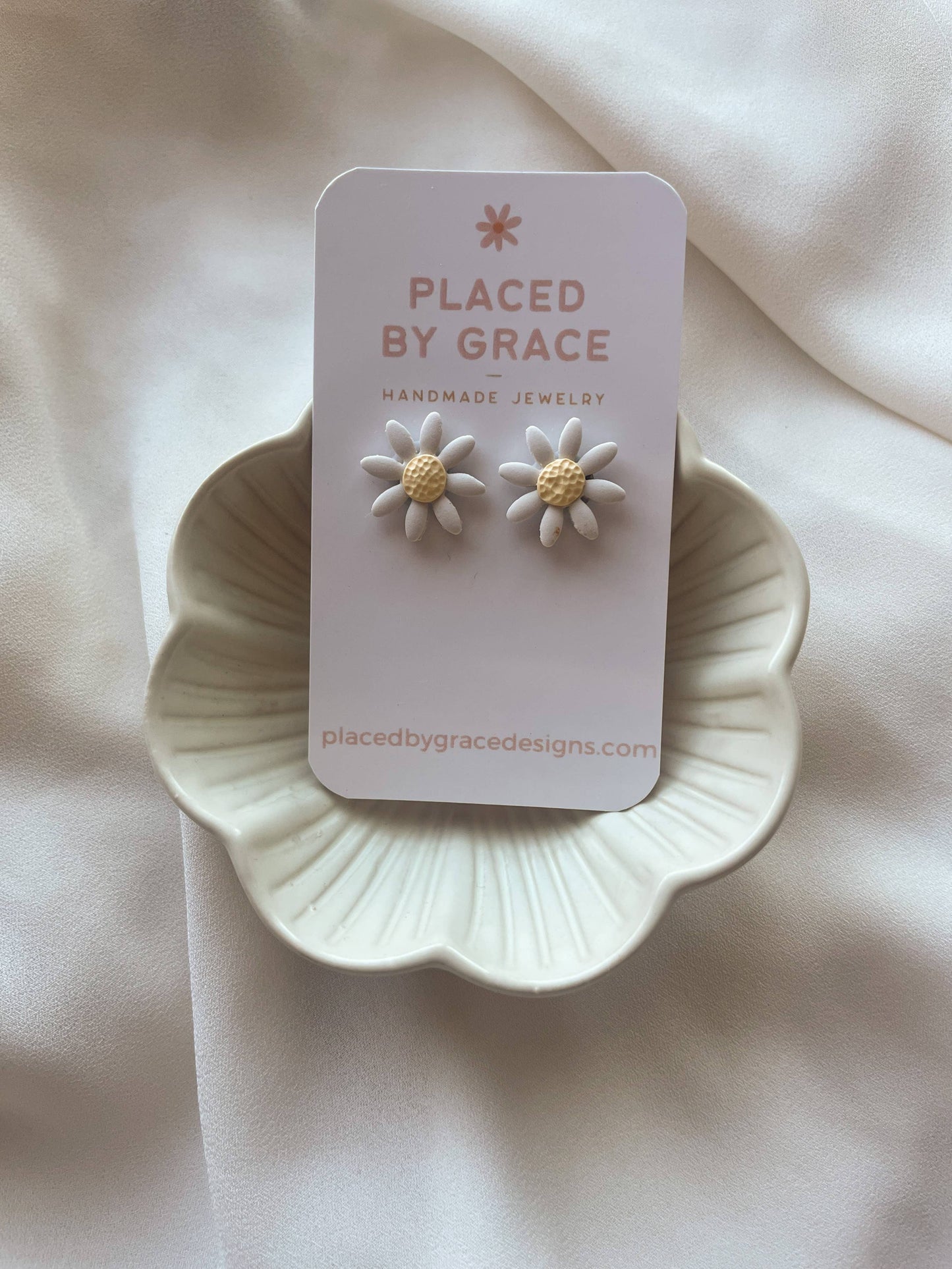 Daisy Studs I Daisy Earrings, Daisy clay earrings