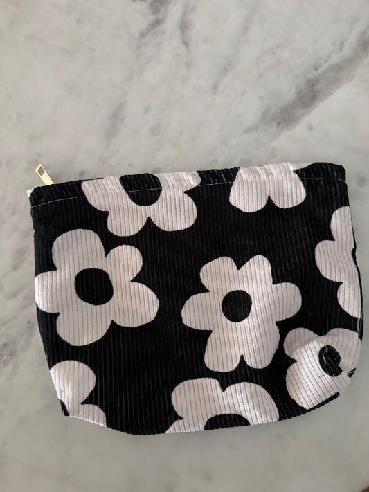 Zipper pouch