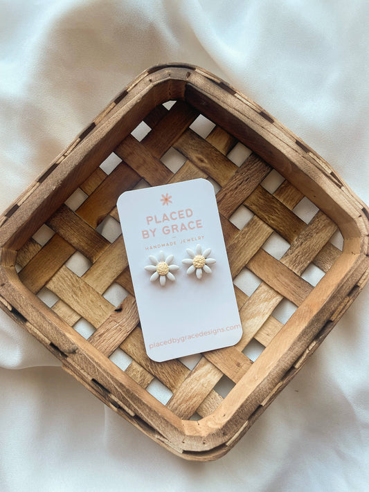 Daisy Studs I Daisy Earrings, Daisy clay earrings