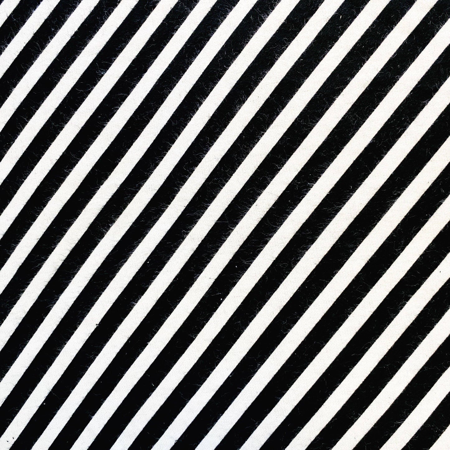 6 CLOTH NAPKINS: Specialty Prints