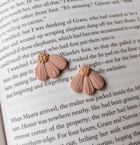 Spring Detailed Daisy Studs